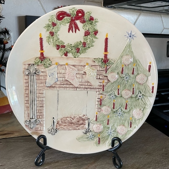 VINTAGE HANDMADE CERAMIC CHRISTMAS TREE/FIREPLACE PLATE - Picture 2 of 6